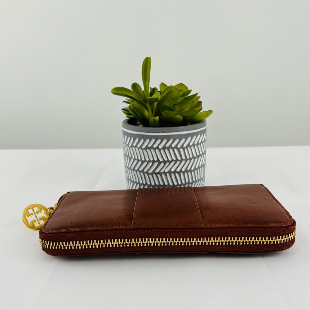 Tory Burch Amanda Zip Around Continental Wallet Brown Leather Gold Logo - Picture 3 of 9